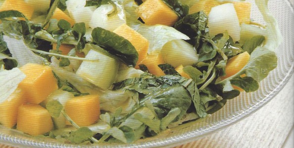 Salada com molho de laranja