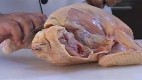 Técnica para cortar o frango em partes